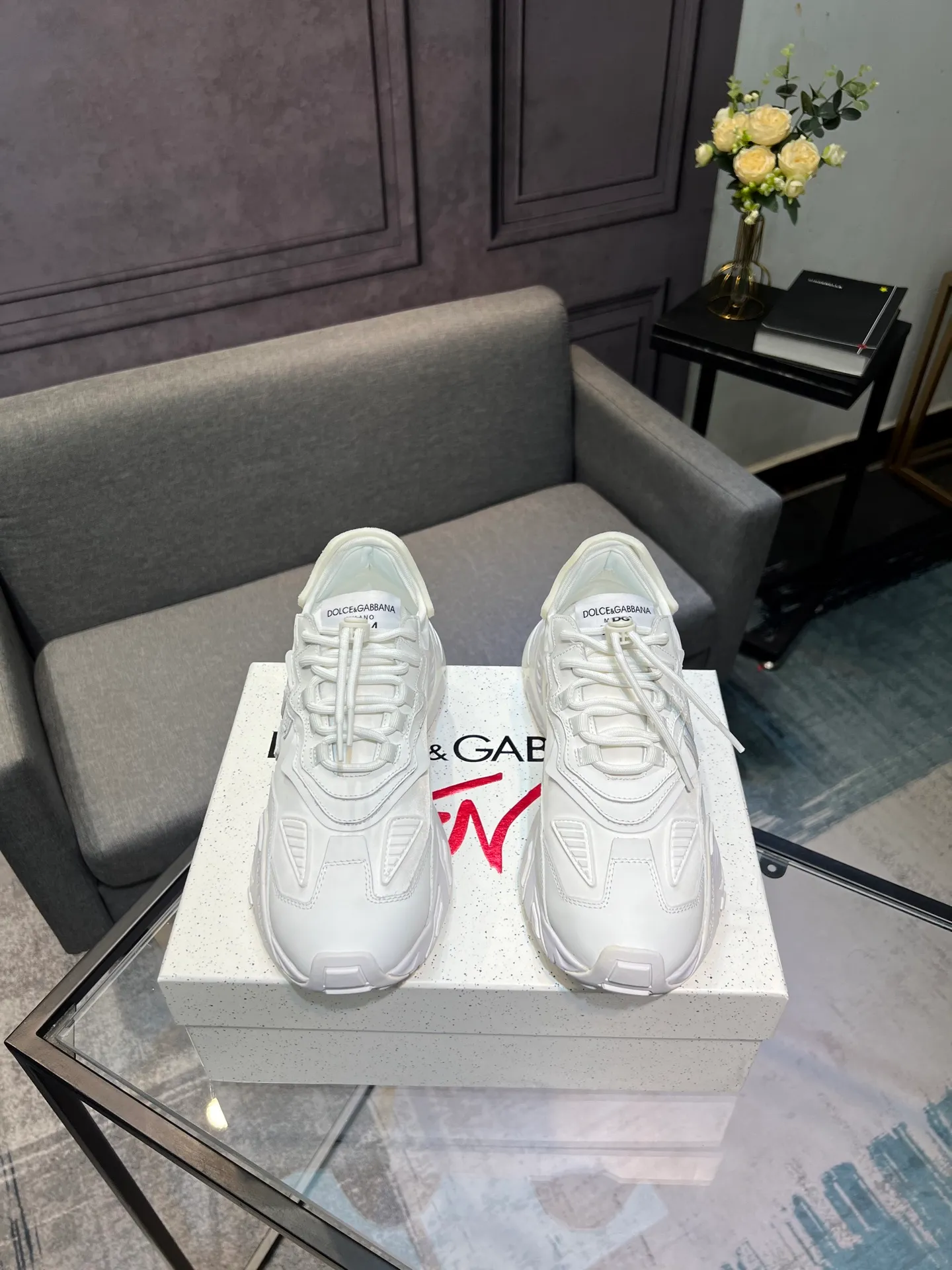 Men's shoes 💰580 Dolce&Gabbana D&G's latest casual sneakers. Original purchase, development and production. DG's latest explosion. The tongue has the brand's iconic details. It is fashionable and versatile and can add luster to various looks. Create an exquisite design with unique dynamic vitality and modern atmosphere, showing modern and elegant style. Exquisite packaging at the delivery counter🛍📦 ▪️Fabric: Original customized cowhide, lining: Original customized breathable lining, Size: Men's 38-44 (45 46 customized)